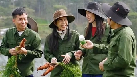 Sự “bất ngờ” kỳ lạ của Hoa hậu Thuỳ Tiên trong vụ kẹo KERA