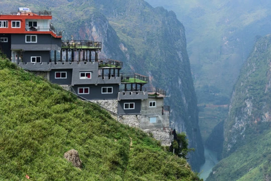 Công trình Panorama trên đèo Mã Pí Lèng (ảnh: Giang Huy)