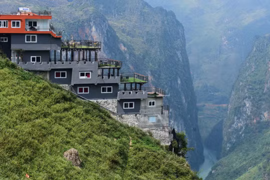 Công trình Panorama trên đèo Mã Pí Lèng (ảnh: Giang Huy)