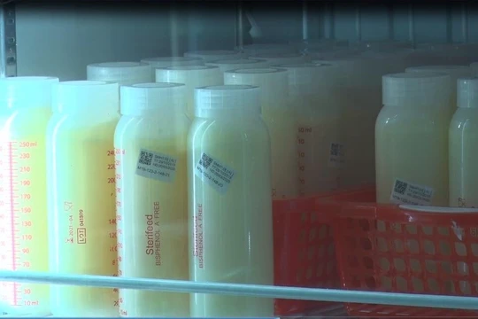 Sữa mẹ được lưu trữ và bảo quản chặt chẽ tại "Ngân hàng sữa mẹ" của BV Từ Dũ