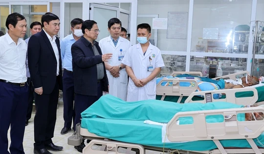  Thủ tướng Phạm Minh Chính kiểm tra đột xuất công tác bảo đảm cung ứng thuốc, sinh phẩm, vật tư y tế và chăm sóc sức khỏe nhân dân tại Bệnh viện Đa khoa tỉnh Điện Biên - Ảnh: VGP/Nhật Bắc
