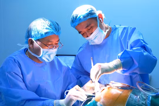 Lần đầu tiên cắt đa tạng tiểu khung thành công, cứu sống bệnh nhân ung thư 
