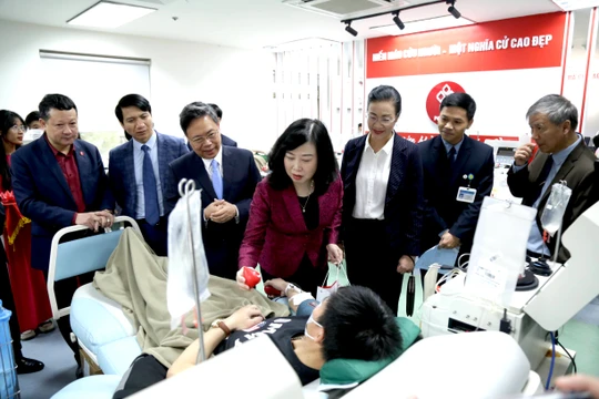 Bộ trưởng Đào Hồng Lan: Cần quan tâm ứng dụng chuyển đổi số vào quản lý người hiến máu, đơn vị máu 