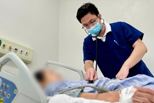 Người phụ nữ hôn mê sâu vì viêm màng não, bác sĩ chỉ nguyên nhân bất ngờ