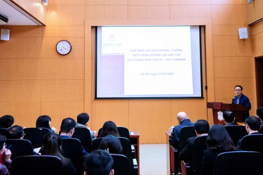 GS.TS. Tạ Thành Văn – Hiệu trưởng Trường Đại học Y Hà Nội chủ cuộc họp Ban Chỉ đạo phòng, chống dịch Corona để triển khai kế hoạch