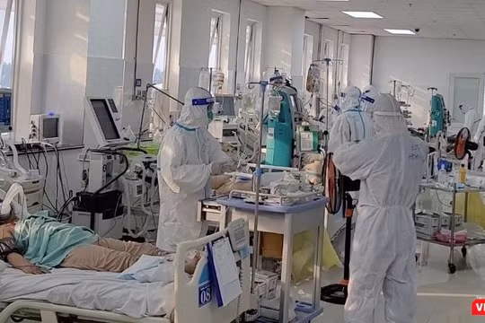 Trong dịch COVID-19, các bác sĩ đã làm việc với tất cả sức lực và sư tận tâm