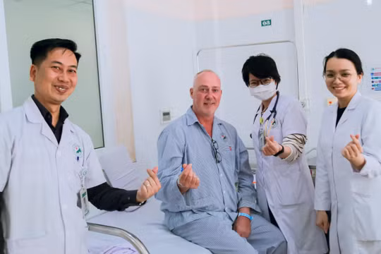 Người nước ngoài đầu tiên được vi phẫu thanh quản bằng laser CO2 tại BV Đức Giang