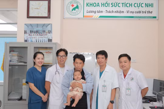 "Quyết định vàng" cứu sinh mạng bé trai 5 tháng tuổi bị sốc nhiễm khuẩn