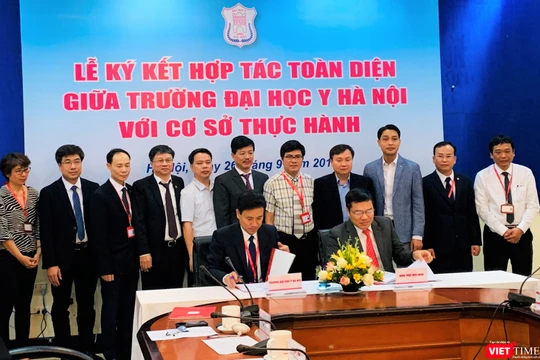 Ký kết hợp tác toàn diện giữa Trường Đại học Y Hà Nội với các BV với sự chứng kiến của đại diện Bộ Y tế