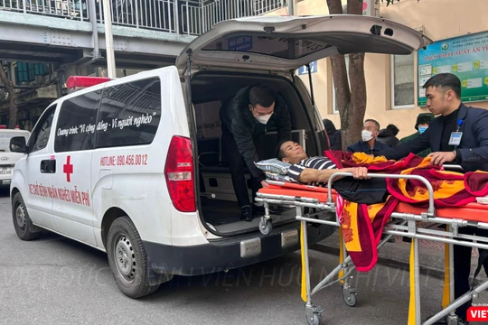 Hàng nghìn chuyến xe 0 đồng đưa bệnh nhân nghèo vượt đường xa về nhà