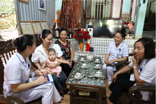 Truyền thông về "Làm mẹ an toàn" và "Nuôi con bằng sữa mẹ" ở Hoà Bình