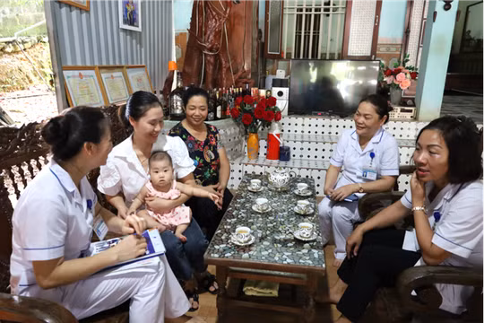 Truyền thông về "Làm mẹ an toàn" và "Nuôi con bằng sữa mẹ" ở Hoà Bình