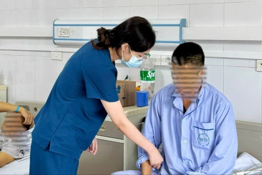 Uống thuốc nam không rõ nguồn gốc, người đàn ông bị ngộ độc gan nặng