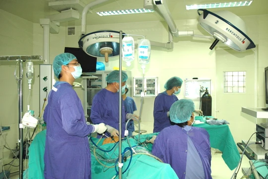 Ca biến chứng do bệnh phụ khoa phải phẫu thuật