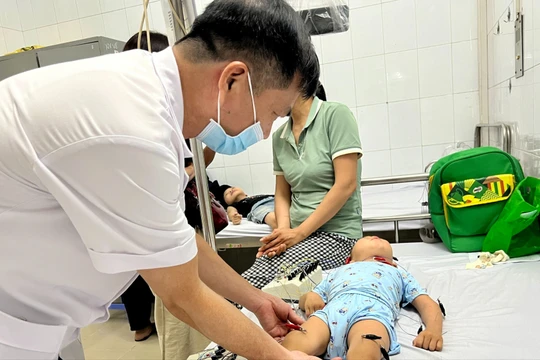 Hành trình hồi sinh trẻ bại não bằng y học cổ truyền