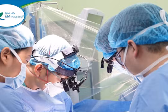 Bác sĩ phối hợp liên tuyến cứu cháu bé rơi vào "cửa tử" vì tai nạn giao thông