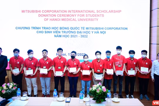 Miễn phí 100% tiền học, tiền ở cho 5 sinh viên có hoàn cảnh đặc biệt khó khăn