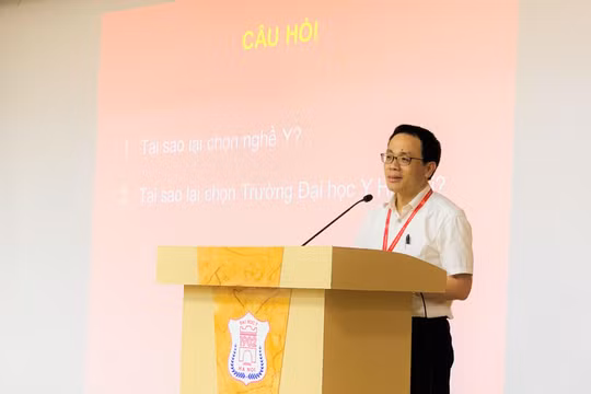 GS.TS. Tạ Thành Văn - Hiệu trưởng Trường Đại học Y Hà Nội 