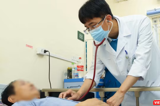 Trung tâm đột quỵ Bệnh viện Bạch Mai quá tải vì bệnh nhân tăng mạnh