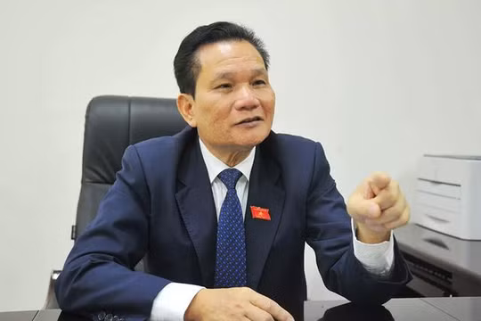 Ông Bùi Sĩ Lợi: Ngành y tế là ngành chăm lo cho sức khoẻ của người dân, bảo vệ tính mạng con người như lực lượng vũ trang bảo vệ nhân dân. Vậy tại sao ngành y tế không cho áp dụng phụ cấp 1,8 như lực lượng vũ trang?