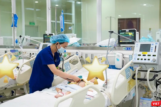 Sai lầm nghiêm trọng khi phụ huynh sơ cứu trẻ uống nhầm dầu thắp đèn