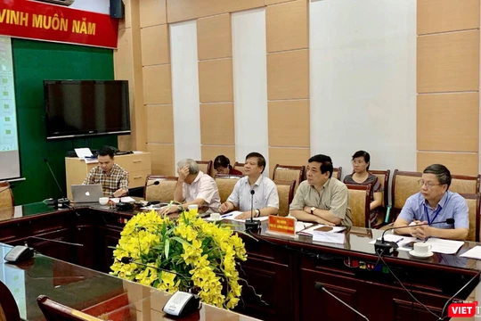 Các chuyên gia của Hội đồng chuyên môn (Bộ Y tế) họp bàn sửa đổi hướng dẫn chẩn đoán, điều trị bệnh bạch hầu ngay khi dịch bệnh nóng lên