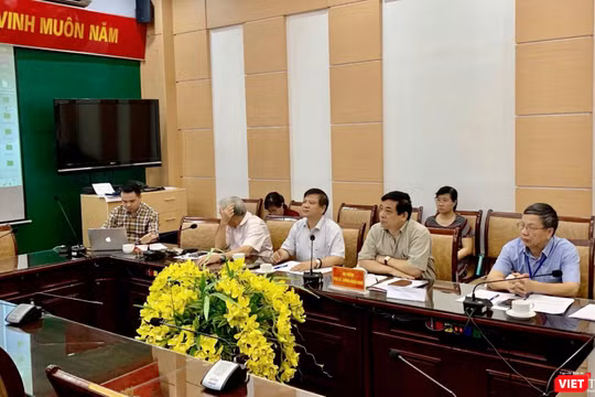 Các chuyên gia của Hội đồng chuyên môn (Bộ Y tế) họp bàn sửa đổi hướng dẫn chẩn đoán, điều trị bệnh bạch hầu ngay khi dịch bệnh nóng lên