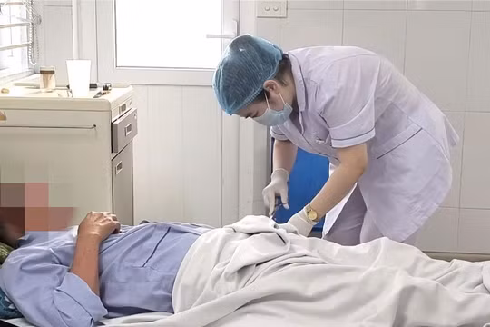 Ngành y tế dốc lực bảo vệ sức khỏe người dân vùng lũ