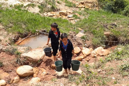 Nhiều địa phương đang thiếu nước sạch nghiêm trọng do hạn hán (ảnh: Internet)