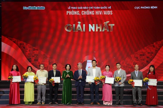 Giải báo chí toàn quốc về phòng, chống HIV/AIDS gọi tên những câu chuyện tử tế