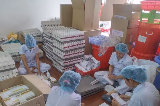 Bắt quả tang hoạt động sản xuất thuốc và thực phẩm chức năng giả tại TP.HCM