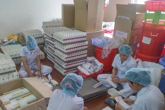 Bắt quả tang hoạt động sản xuất thuốc và thực phẩm chức năng giả tại TP.HCM