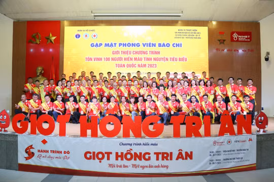 100 gương mặt xuất sắc về hiến máu tình nguyện 
