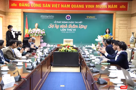 Lễ phát động cuộc thi viết “Sự hy sinh thầm lặng” lần thứ VI diễn ra sáng nay, dưới sự chủ trì của Bộ trưởng Bộ Y tế Đào Hồng Lan