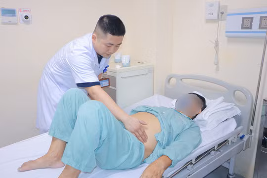 Ca mổ “3 trong 1” giúp người đàn ông 77 tuổi thoát cảnh bị bệnh hành hạ nhiều năm