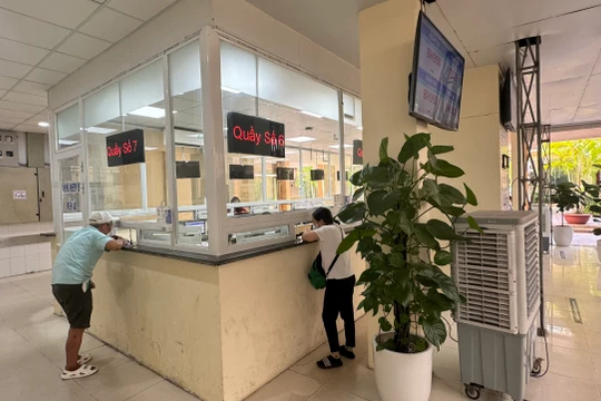 Thanh toán viện phí không tiền mặt: Có nhất thiết phải qua Cổng Dịch vụ công Quốc gia?