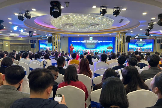 Diễn đàn “Ngành Dược đổi mới sáng tạo, tối ưu điểm chạm khách hàng” thu hút khoảng 500 đại biểu