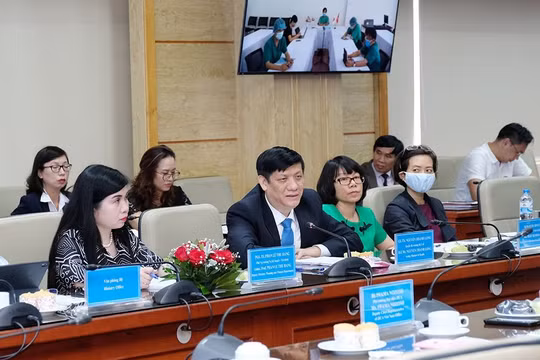 Q. Bộ trưởng Bộ Y tế Nguyễn Thanh Long: Việt Nam quan tâm đến mục tiêu kép là vừa đảm bảo giao lưu thương mại, vừa đảm bảo phòng, chống dịch bệnh (ảnh: Trần Minh)