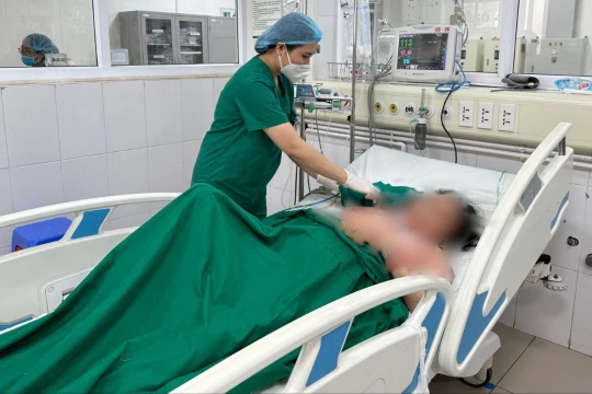 Một bệnh nhân nguy kịch chỉ vì ngạnh cá trê đâm vào tay