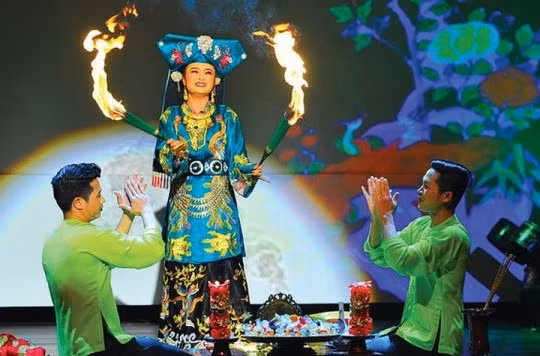 Một buổi Thực hành tín ngưỡng Thờ Mẫu Tam phủ của người Việt