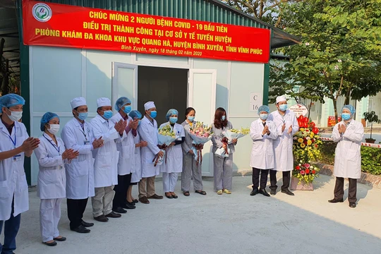 Niềm vui của các bệnh nhân COVID-19 ngày ra viện