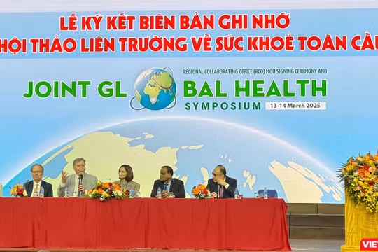 Chuyên gia Việt Nam và quốc tế chia sẻ kinh nghiệm về nâng cao chăm sóc sức khỏe 