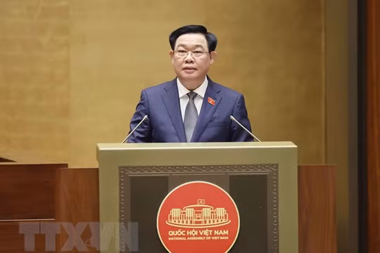 Chủ tịch Quốc hội Vương Đình Huệ phát biểu khai mạc phiên chất vấn và trả lời chất vấn. (Ảnh: Doãn Tấn/TTXVN)