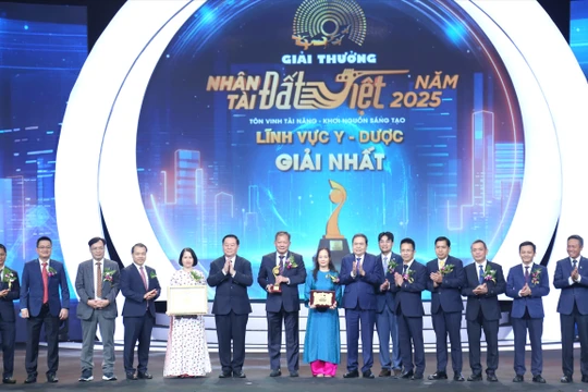 Giám đốc Bệnh viện Hữu nghị Việt Đức nói gì sau khi nhận Giải Nhân tài Đất Việt 2025?