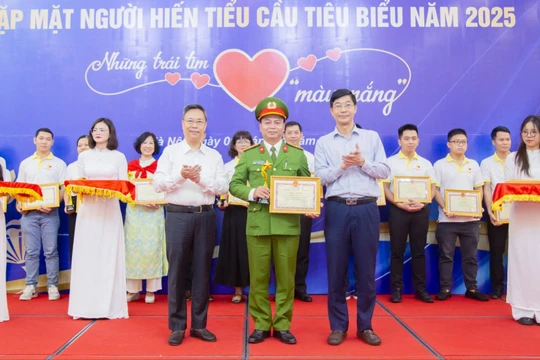 Vinh danh 180 "trái tim màu nắng", lan tỏa hành trình hiến gần 12.000 đơn vị máu và tiểu cầu 