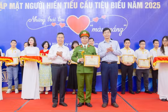 Vinh danh 180 "trái tim màu nắng", lan tỏa hành trình hiến gần 12.000 đơn vị máu và tiểu cầu 