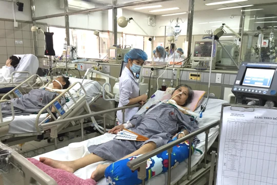 Hệ thống máy móc phục vụ khám chữa bệnh của BV Bạch Mai đang thiếu trầm trọng