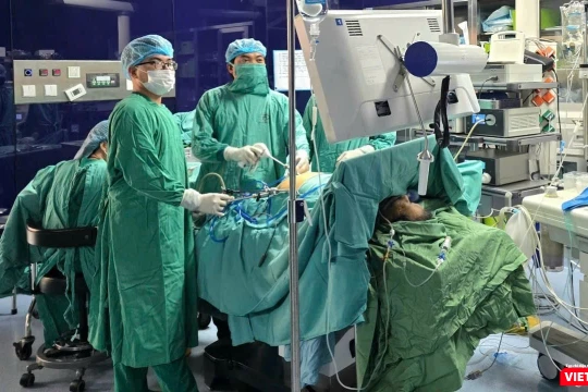 Phẫu thuật cắt u tá tụy cho cụ ông 96 tuổi, bác sĩ BV Xanh Pôn vượt qua kỷ lục thế giới ở Trung Quốc