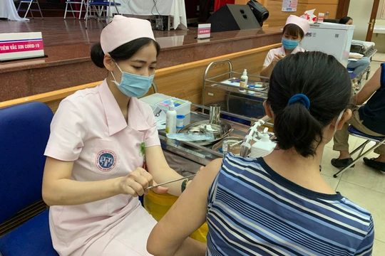 Vắc xin đã giúp Việt Nam sớm bước qua đại dịch và phục hồi phát triển kinh tế