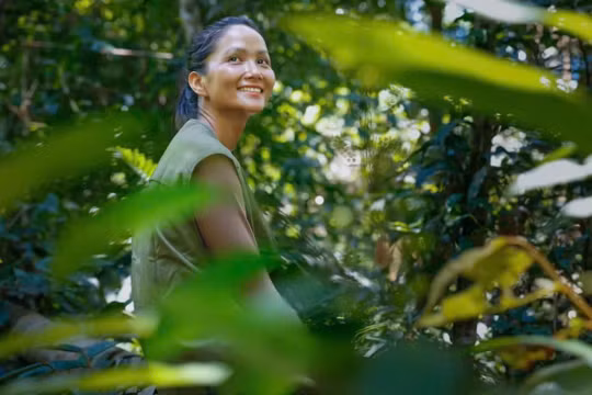 H'Hen Niê xin lỗi sau clip chồng pha cà phê bằng sữa mẹ gây tranh cãi